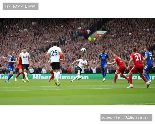 在绿茵场上许下爱的诺言足球场求婚感动瞬间回顾