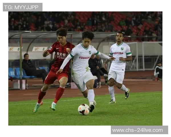 杭州绿城足球队奋勇拼搏力争佳绩展现青春风采与团队精神