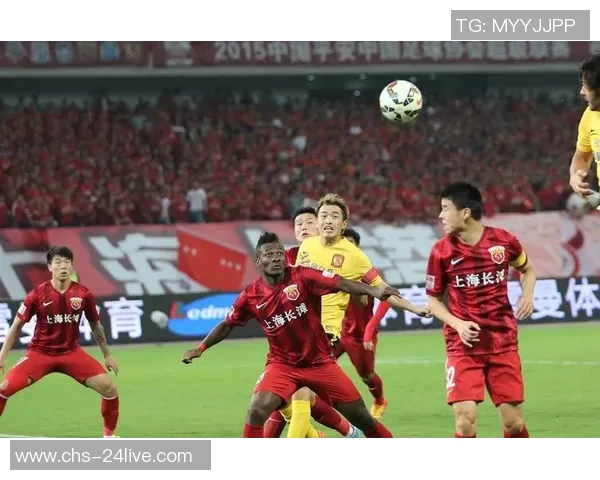 上海上港足球队奋勇争先力争冠军展现团队精神与拼搏精神的精彩赛季